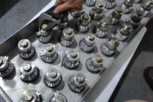 超聲波換能器的粘接對超聲波清洗效果的影響 超聲波換能器的粘接對超聲波清洗效果的影響